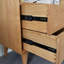 Bibliothèque minimaliste de style européen