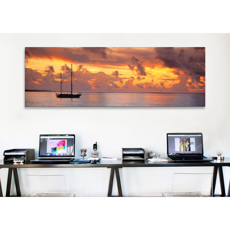 «Boat at Sunset» par Panoramic Images - Reproduction d'art sur toile tendue sur châssis, H 20 po x l 60 po x P 1,5 po