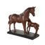 Sculpture Cole and Grey en céramique maman et bébé cheval avec base rectangulaire noire