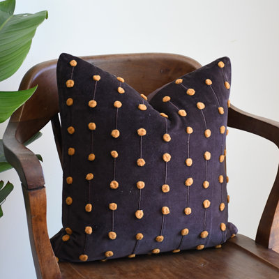 Velours brun avec pompons