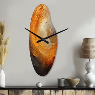 Jeneine Gold Orange Desert Mirage Spiral I - Horloges asymétriques abstraites en métal, horloge murale