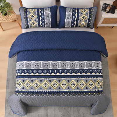 3 Piece Lightweight Bohemian Quilt Set with Pillowcases Soft Geometry Printed Bedding Set for All Season