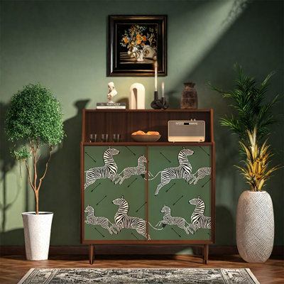 Armoire décorative en noyer