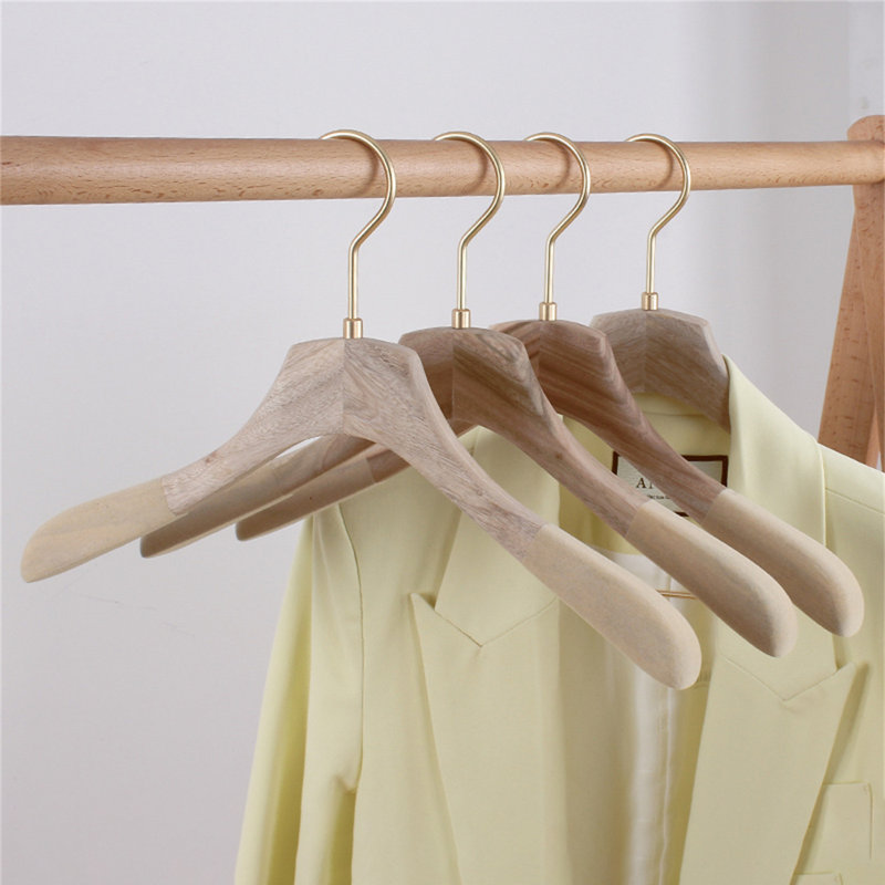 Cintre en bois, 10
