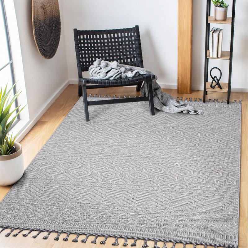 Collection White /Geometric Indoor/Outdoor Area Rug, Rectangle 5'3" x 7'6"