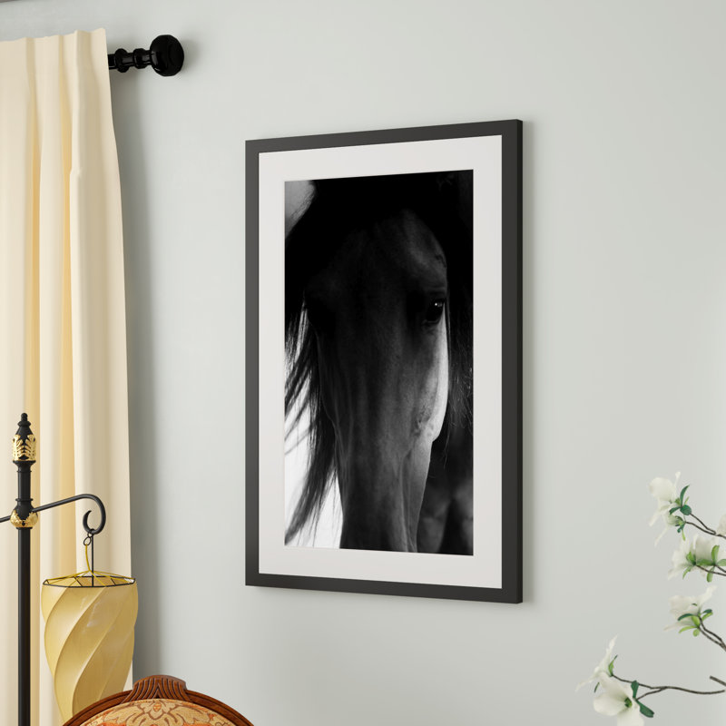 «Shadow Horse» par Melanie Snowhite - impression encadrée sur papier, H 36 po x l 24 po x P 1,5 po