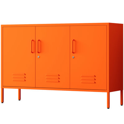 Armoire de rangement verrouillable en métal à 3 portes de 47,3 po de large avec casier d'appoint, armoire à outils robuste, 2 tablettes amovibles et assemblage facile, pour la maison, le bureau, le vestibule et le couloir - orange