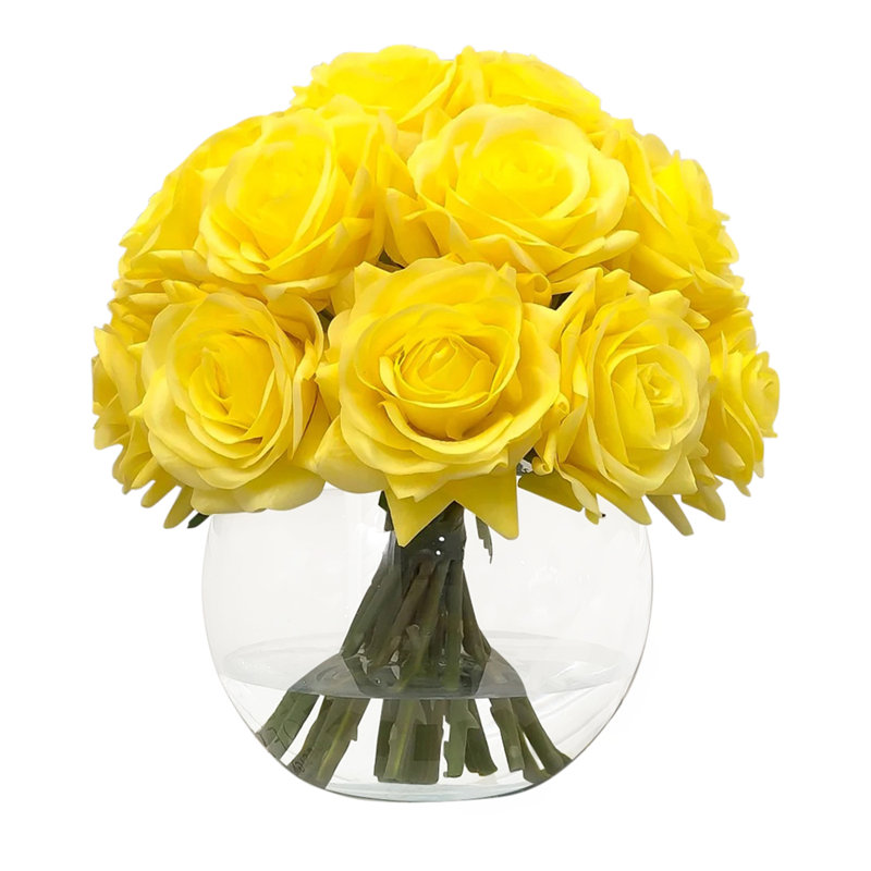 Rose artificielle dans un vase, Jaune