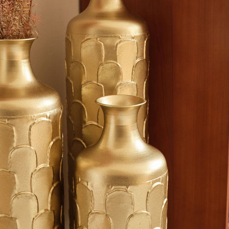 Grand vase à fleurs en métal fabriqué à la main avec écailles dorées Cory-Lee (ensemble de 3)