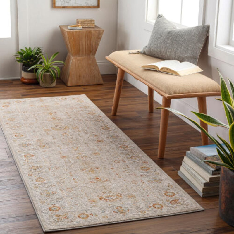 Tapis oriental beige / orange / ivoire Finnlagh, Tapis de couloir 2 pi 7 po x 10 pi