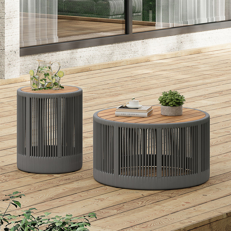 Ensemble de table basse et de table d'appoint rustique avec corde tissée pour les salons modernes, combinant des éléments naturels et des cadres en fer robuste.