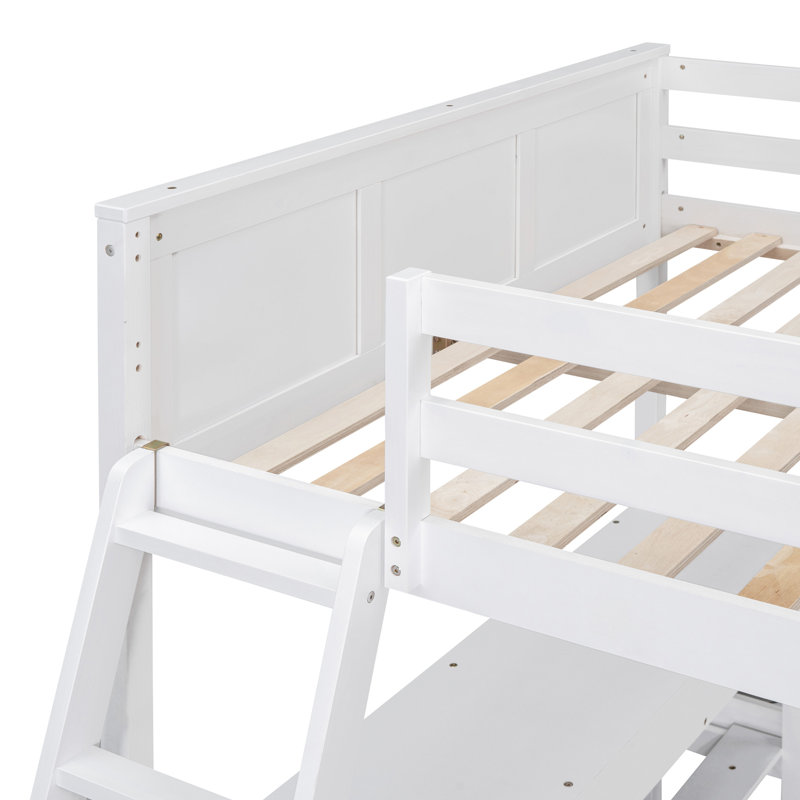 Lit double superposé au dessus d'un lit double avec bureau