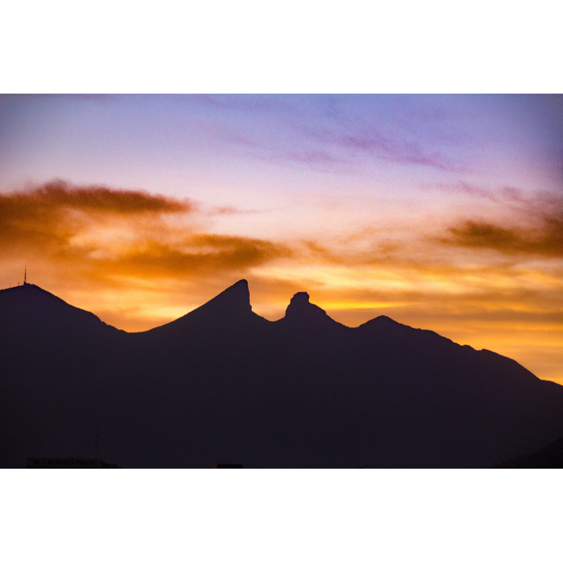 «Mountain in Monterrey Mexico» par Iknuitsin - photographie sur toile tendue, L 48 po x H 32 po