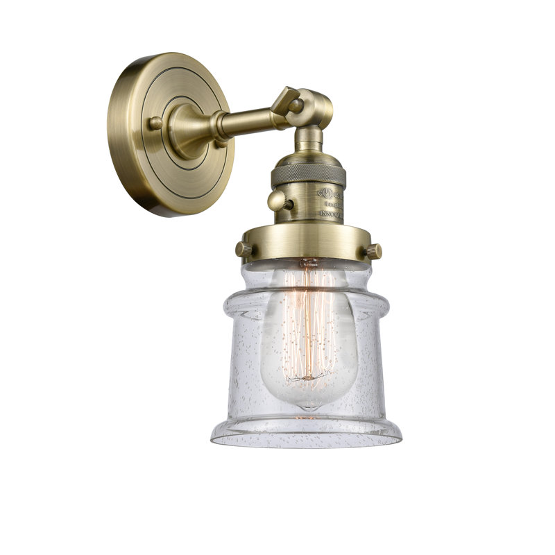 Applique murale à bras 1 lumière Madelyn, Ampoule incandescente rétro de 60 watts, Grainé, Laiton antique