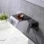 Robinet de lavabo mural-109325926