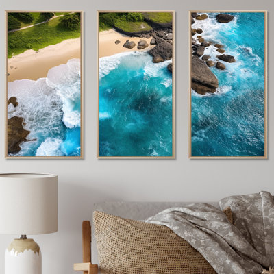 Vue aérienne de la plage rocheuse V - art mural plage et océan