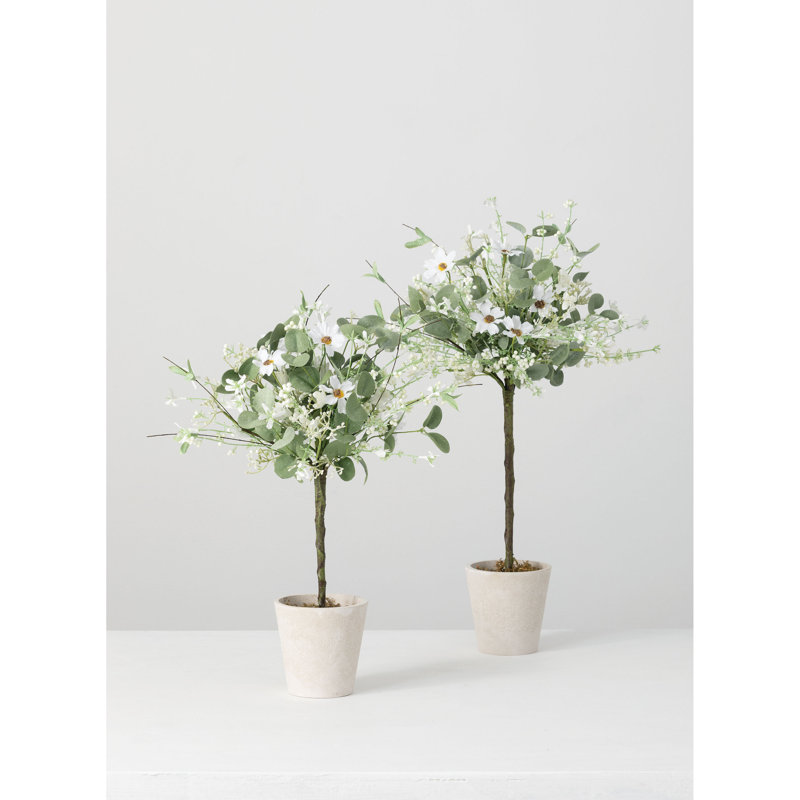 2 topiaires d'eucalyptus artificiels dans un pot