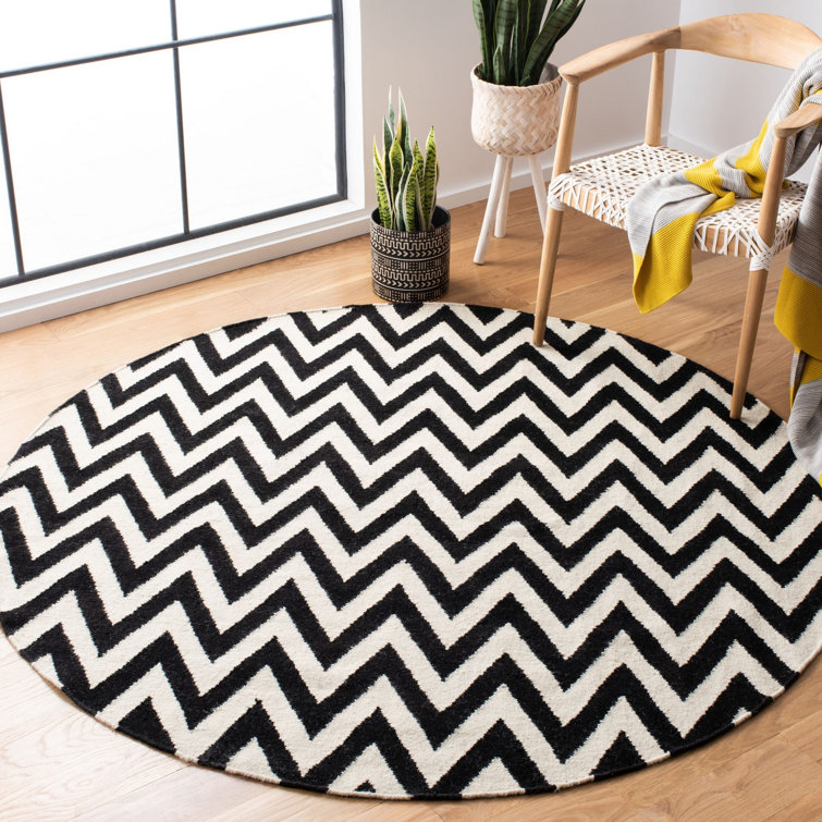 Rodgers Hand Woven Flat Weave Wool/Cotton Chevron Rug in Ivory/Black