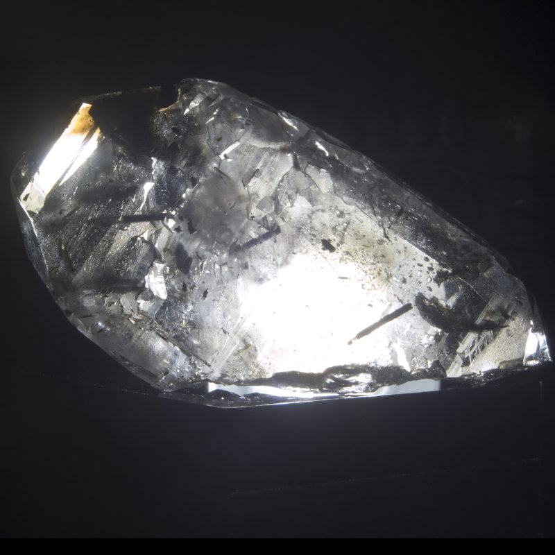 Glenny Quartz fumé tabby avec cristal aegirine