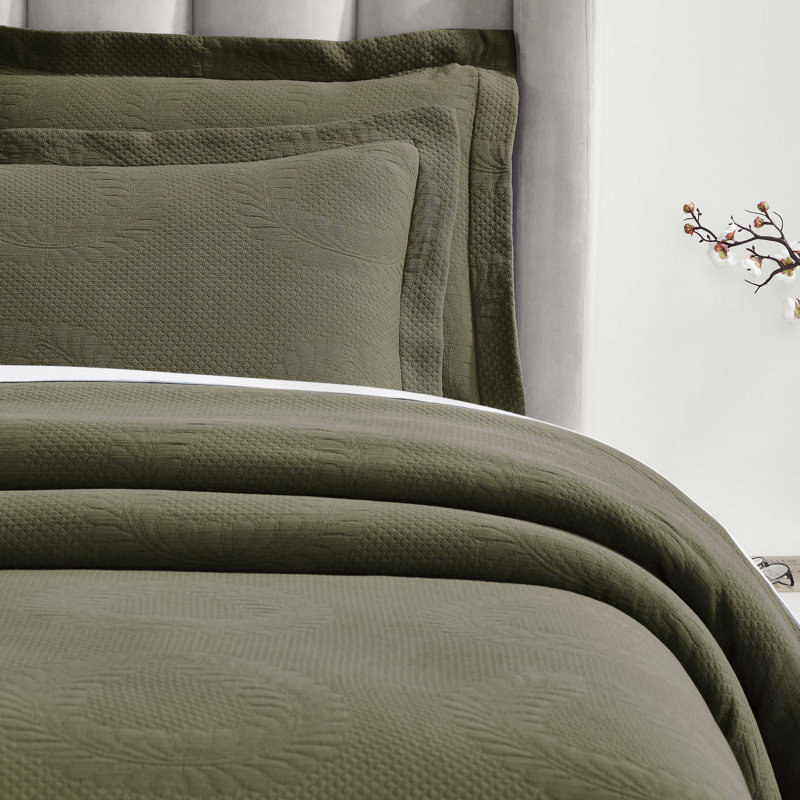 Peploi Medium Weight Jacquard Matelasse Floral Wreath 3 Piece Bedspread Set, Full Bedspread + 2 Standard Shams, Olive Green