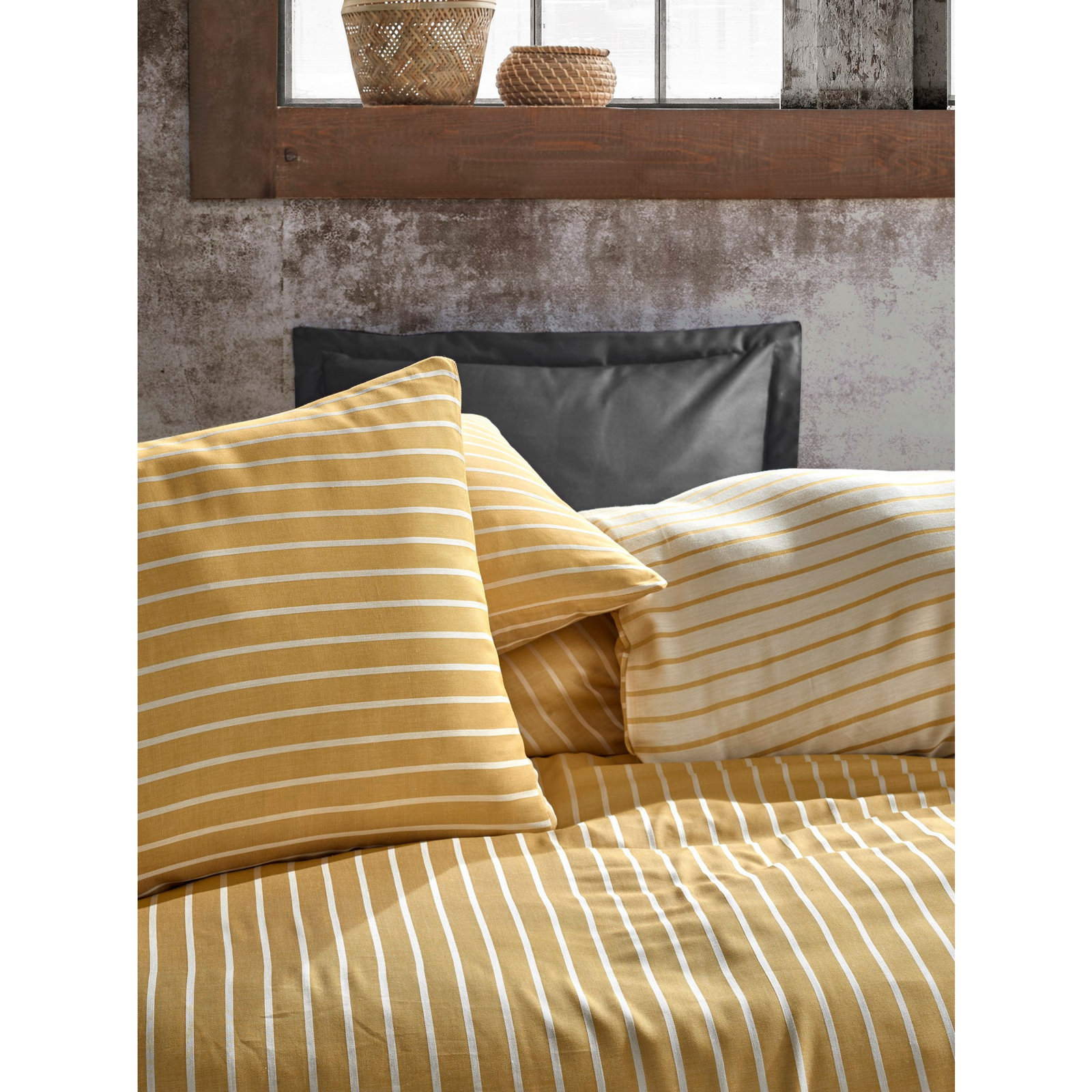 Carlen Duvet Cover Set, 61" x 87" Duvet Cover + 1 31" x 31" Pillowcase, Yellow