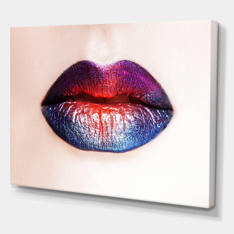 «Women Lips with Bright Multicolored Rouge à lèvres», photographie sur toile, Toile tendue, H 24 po x l 32 po x P 1 po