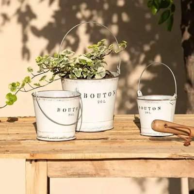 Jardinière en seau blanche de style ferme
