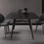 Petite table et chaise de salle à manger de style petit appartement-111096644