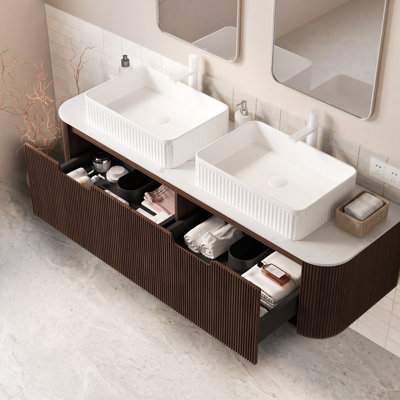 Meuble-lavabo mural flottant l 60 po x P 19,69 po x H 34 po à grain de bois noyer foncé avec lavabo rectangulaire intégré en céramique blanche et plateau en pierre frittée blanc de Carrare