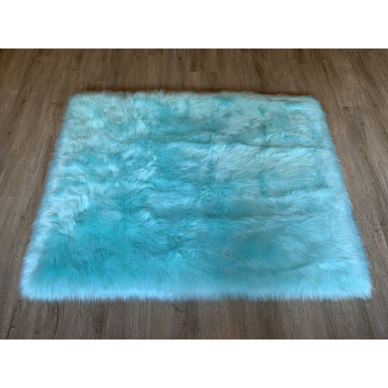 Mar Vista Faux Sheepskin Indoor Rug, Square 5'6"