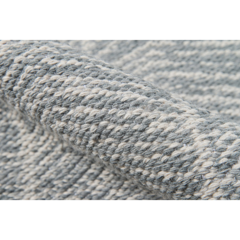 Easton Geometric Area Rug in Gray, Rectangle 2' x 3'