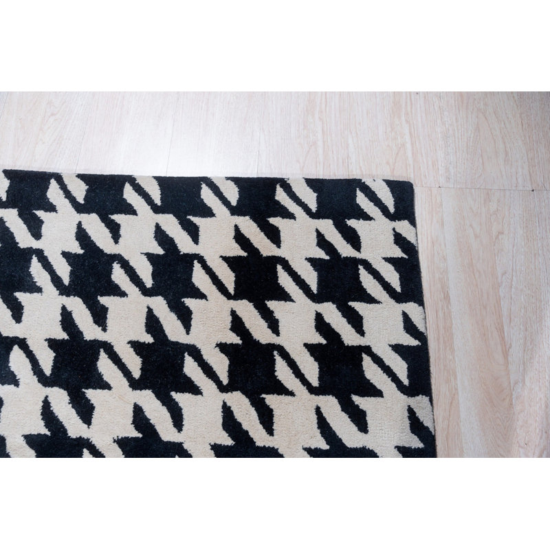 Hand Tufted Wool Area Rug in Black
