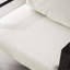 Chaise longue contemporaine blanche avec siège large et pieds en métal dorés élégants