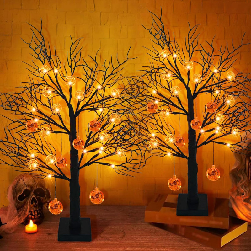 Ensemble de 2 décorations d'arbre noir 24 po avec minuteur, 24 lumières à DEL allumées à piles avec 12 lumières orange citrouille et 6 citrouilles décoratives d'Halloween artificielles