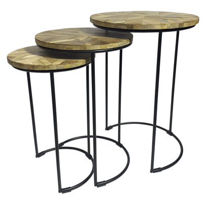 Tables gigognes 3 pièces modernes beige avec un design compact et peu encombrant
