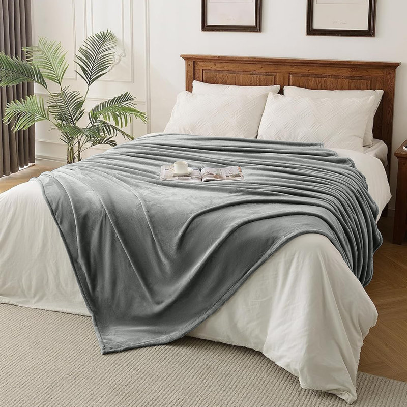 Plush Mink Fleece Blanket – Ultra-Soft, Lightweight Throw For All Seasons, Silver, 130cm x 150cm