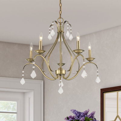 Lustre classique à 5 lumières de style bougie avec détails en cristal Maines