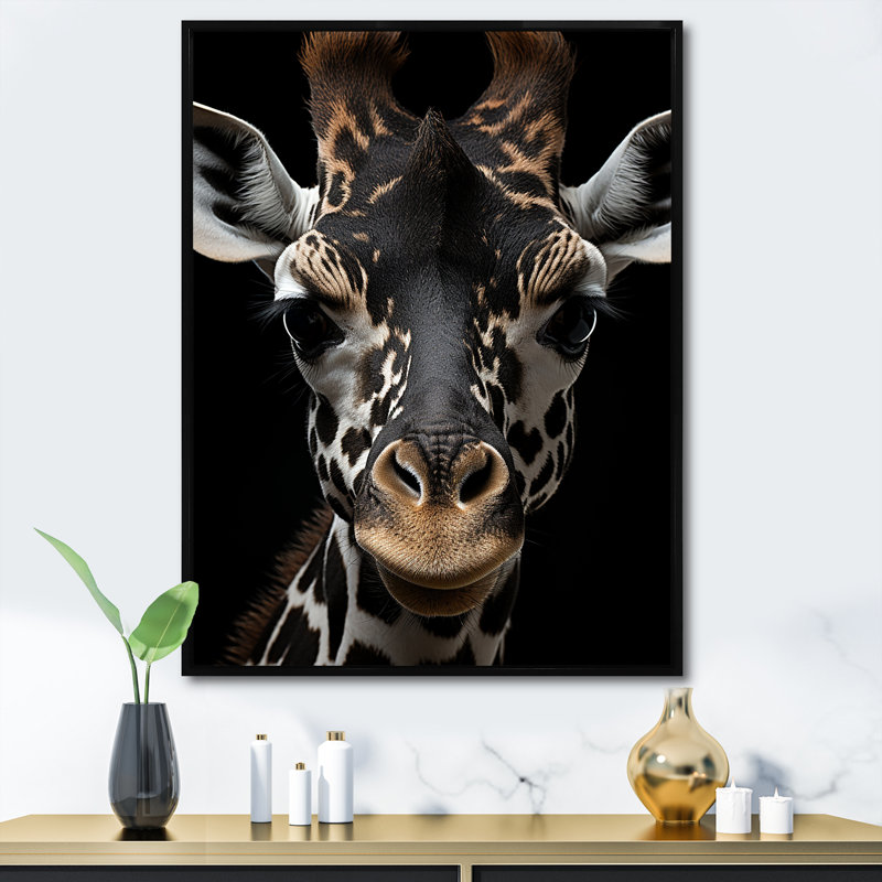 «Black and White Giraffe Portrait Majesty I», reproduction sur toile, Cadre flottant noir, 32" H x 16" W