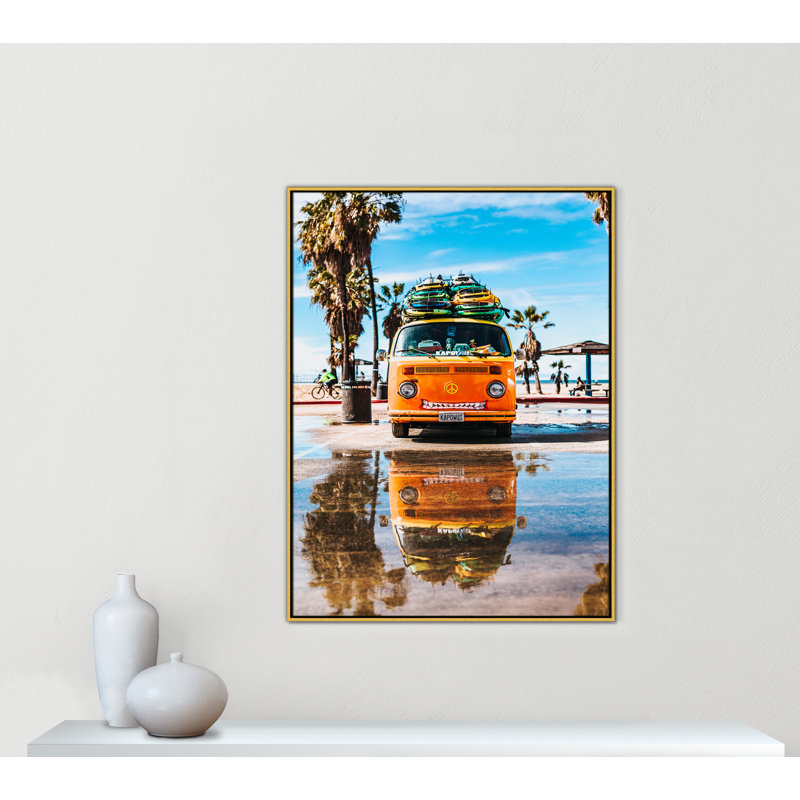 «Coastal Cruiser» par Tyler Nix, H 49,5 po x l 37,5 po x P 2 po, Cadre flottant doré, Pas de tapis