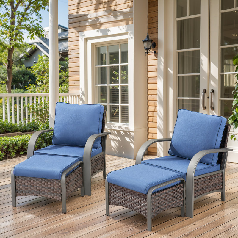 Ensemble de foyer extérieur de style industriel Wyland avec 2 chaises de patio, foyer au gaz propane et 2 repose-pieds, Bleu