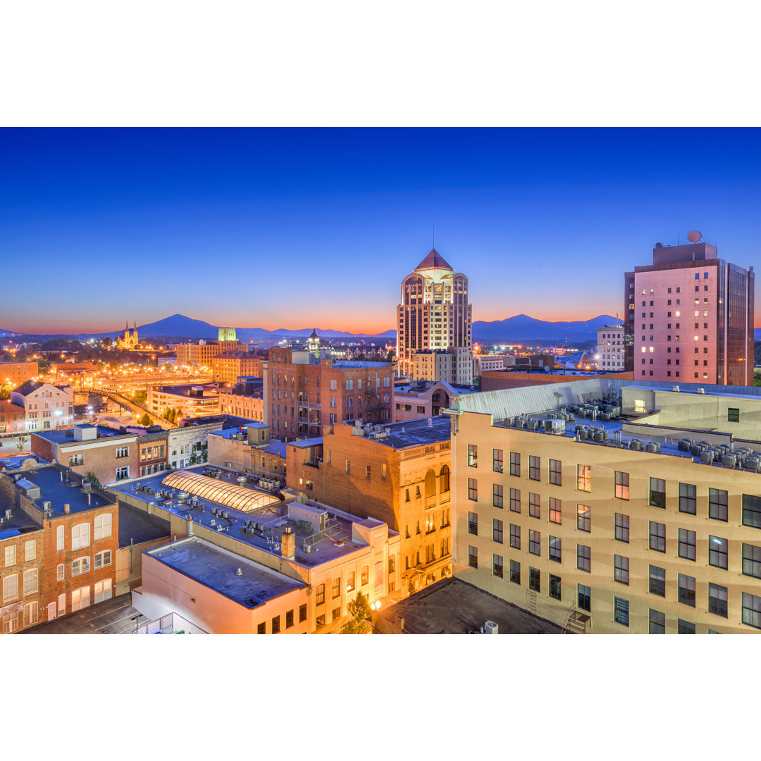 Roanoke Skyline von Sean Pavone - Kunstdrucke auf Leinwand