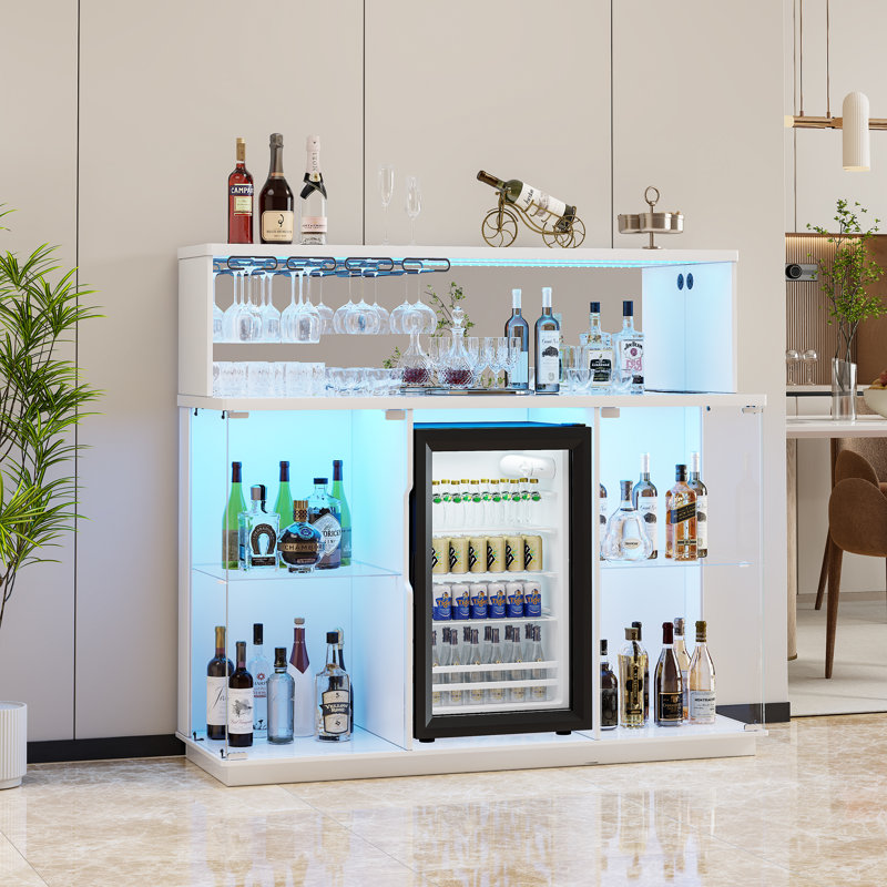 Armoire bar 47 po avec lumières RVB, station de charge et supports à vin amovibles (sans réfrigérateur), Blanc