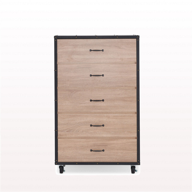 Commode en chêne clair de style moderne