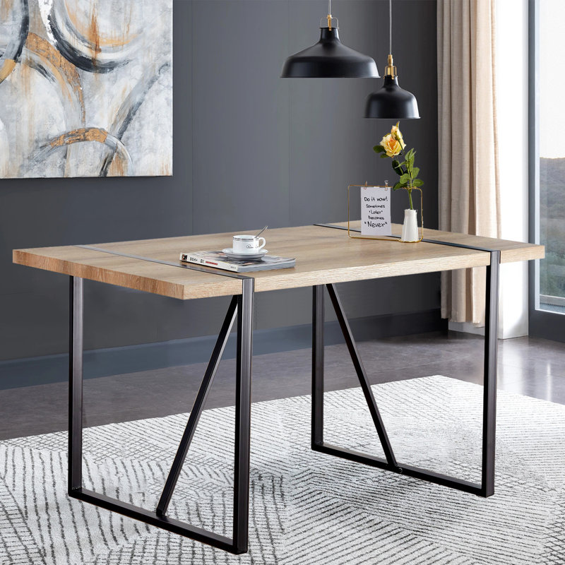 Ensemble repas pour quatre personnes