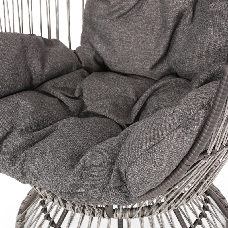 Fauteuil pivotant attrayant, conception de panier, rembourrage confortable de style moderne, coussins d'eau