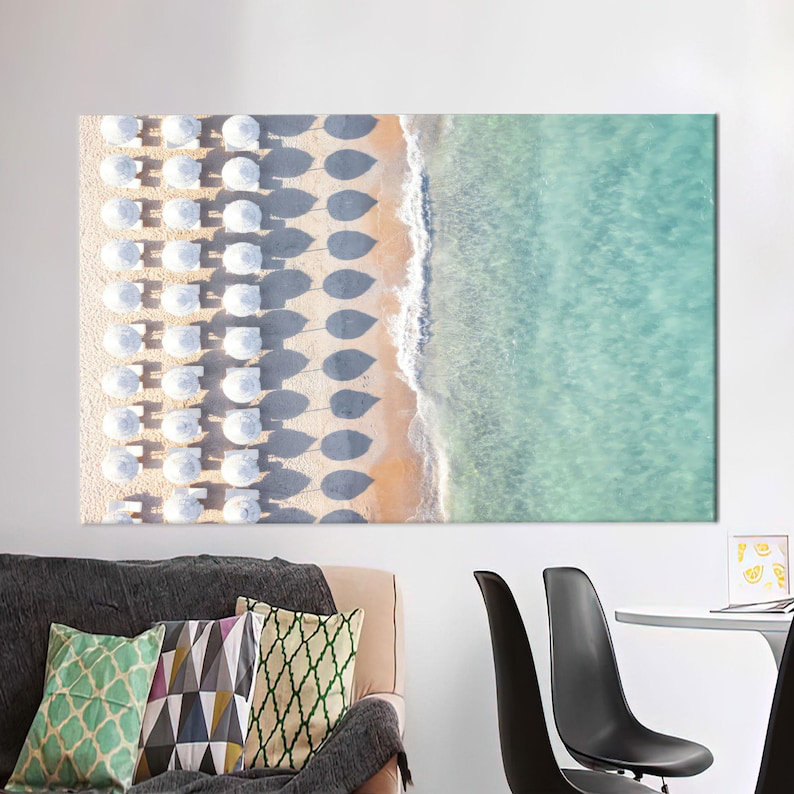 Paysage côtier sur toile avec scène de plage avec parasols - cadeau de décoration murale idéal, H 8 po x l 12 po