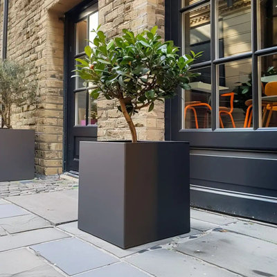 Babrow Metal Planter Box