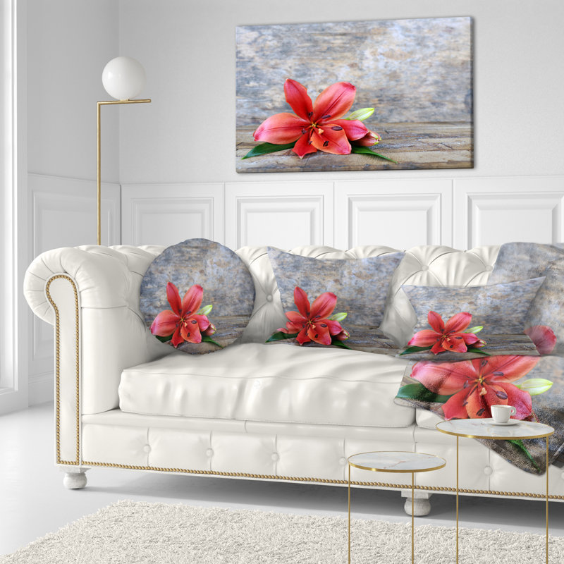 Magnifique fleur de lys rouge tombé - coussin décoratif imprimé floral, 12 po x 20 po, Rectangulaire