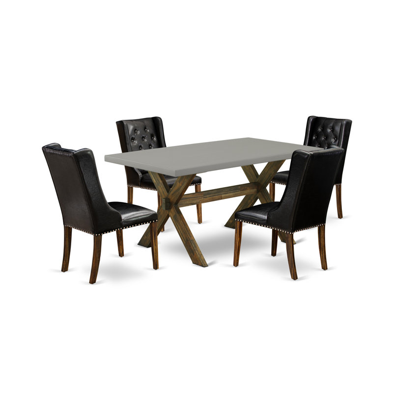 L'ensemble 5 pièces de table et chaises de cuisine comprend une table de salle à manger rectangulaire avec pieds en X et 4 chaises de salle à manger Parson en similicuir noir, finition jacobine patinée