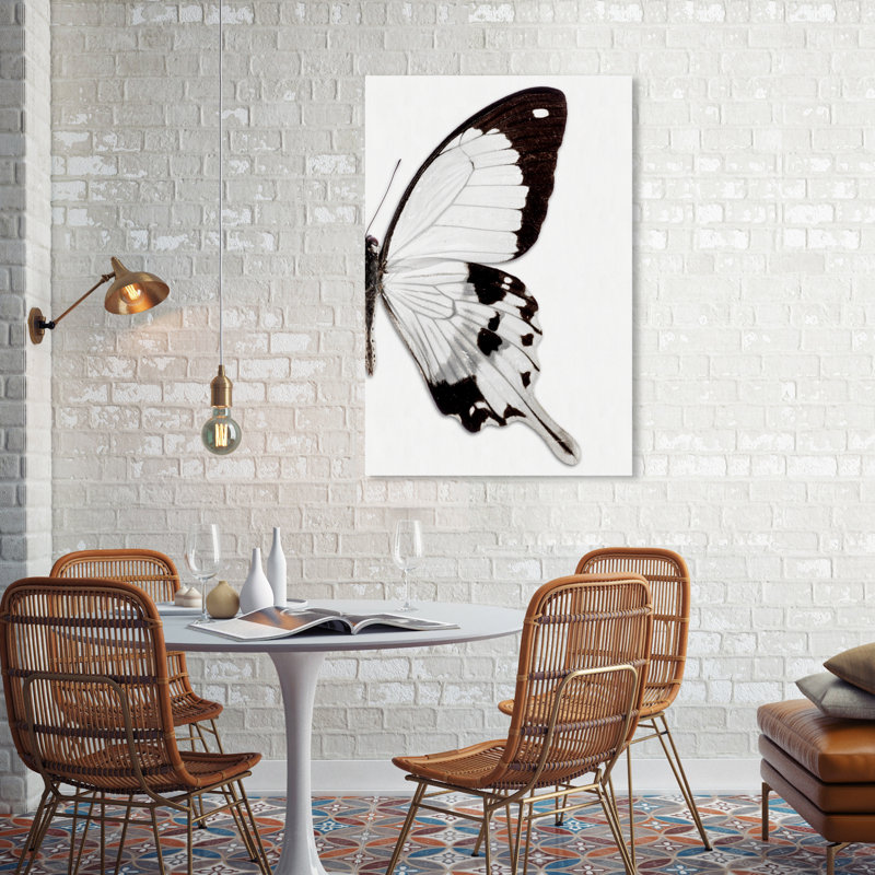 Papillon monochrome II - photographie sur toile, H 36 po x l 24 po, Toile tendue